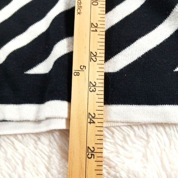 Cable & Gauge Black/ White Geo Print Viscose/ Acrylic Sweater. Short Sleeve. XL - Picture 6 of 6